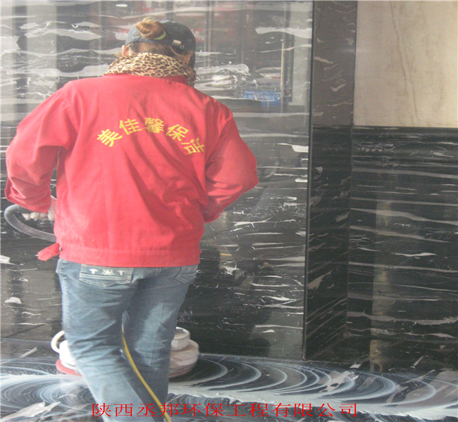 �������˾Ƶ�ʯ�Ľᾧ